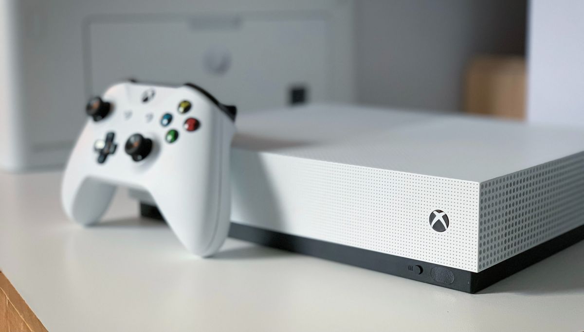Microsoft confirmed that the new Series X update enables offline playback of Xbox One discs.