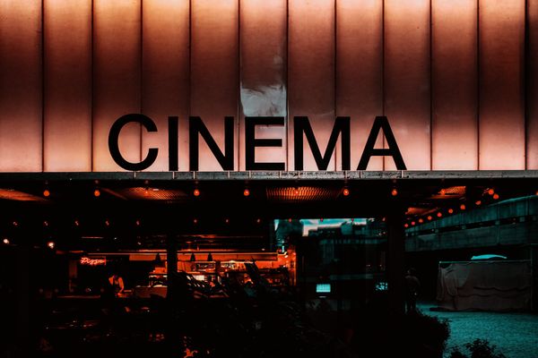 Discover the beginnings and developments of cinema.